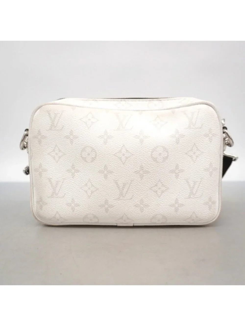 Louis Vuitton Shoulder Bag Taigarama Alpha Messenger Blanc